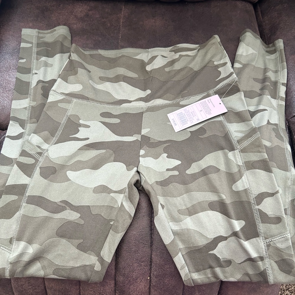 NWT Wild Fable Camouflage Leggings with Pockets